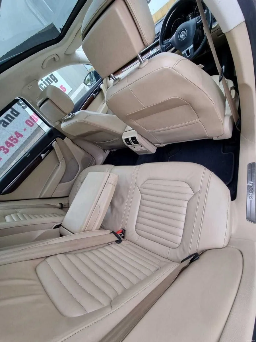 Volkswagen Passat 2012 - Image 2