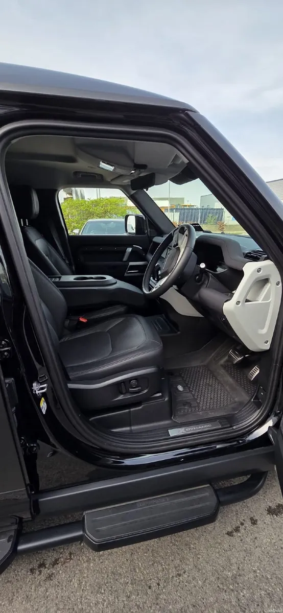Land Rover Defender 2023 - Image 3