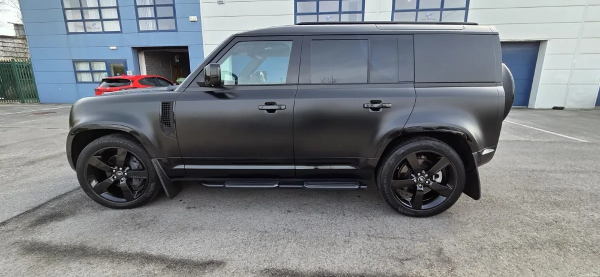 Land Rover Defender 2023 - Image 4