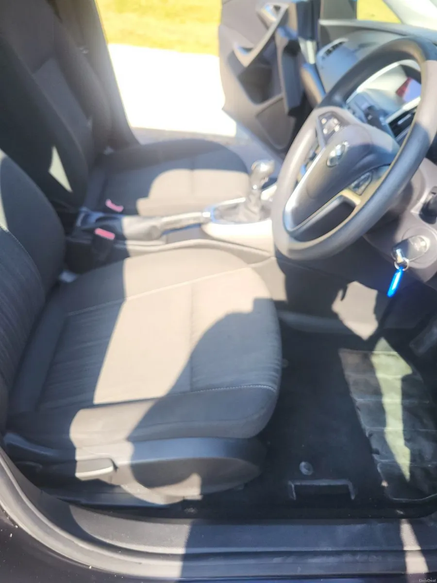 Opel Astra 2011 - Image 3