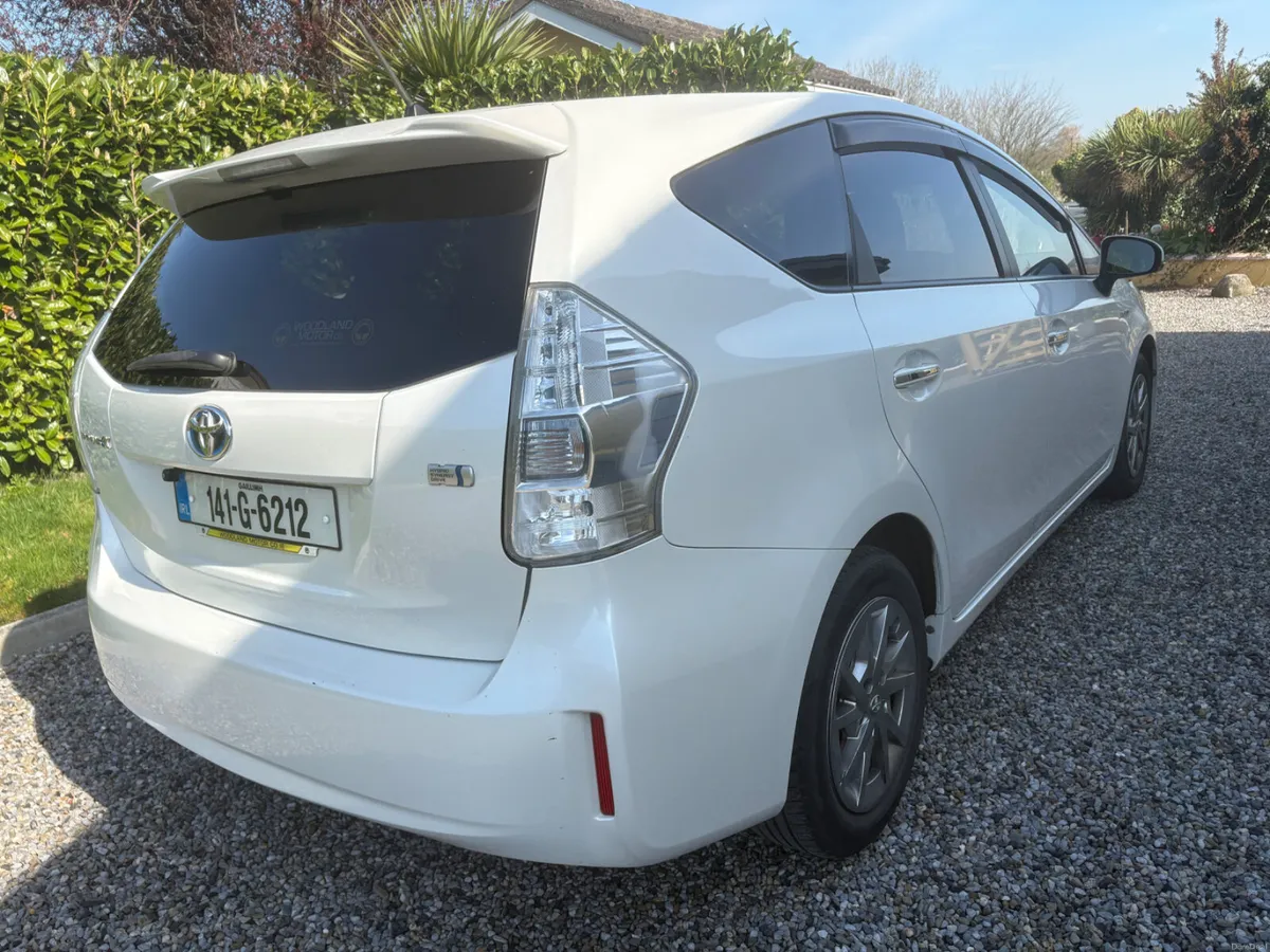 Toyota Prius 2014 7 Seater - Image 4