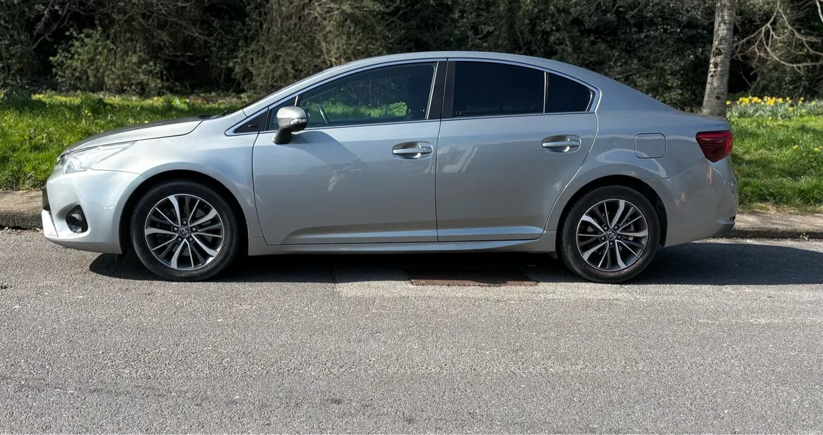 2015 Toyota Avensis 2.0 D4D - Image 3