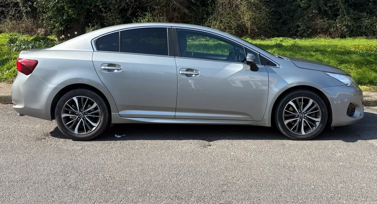 2015 Toyota Avensis 2.0 D4D - Image 4