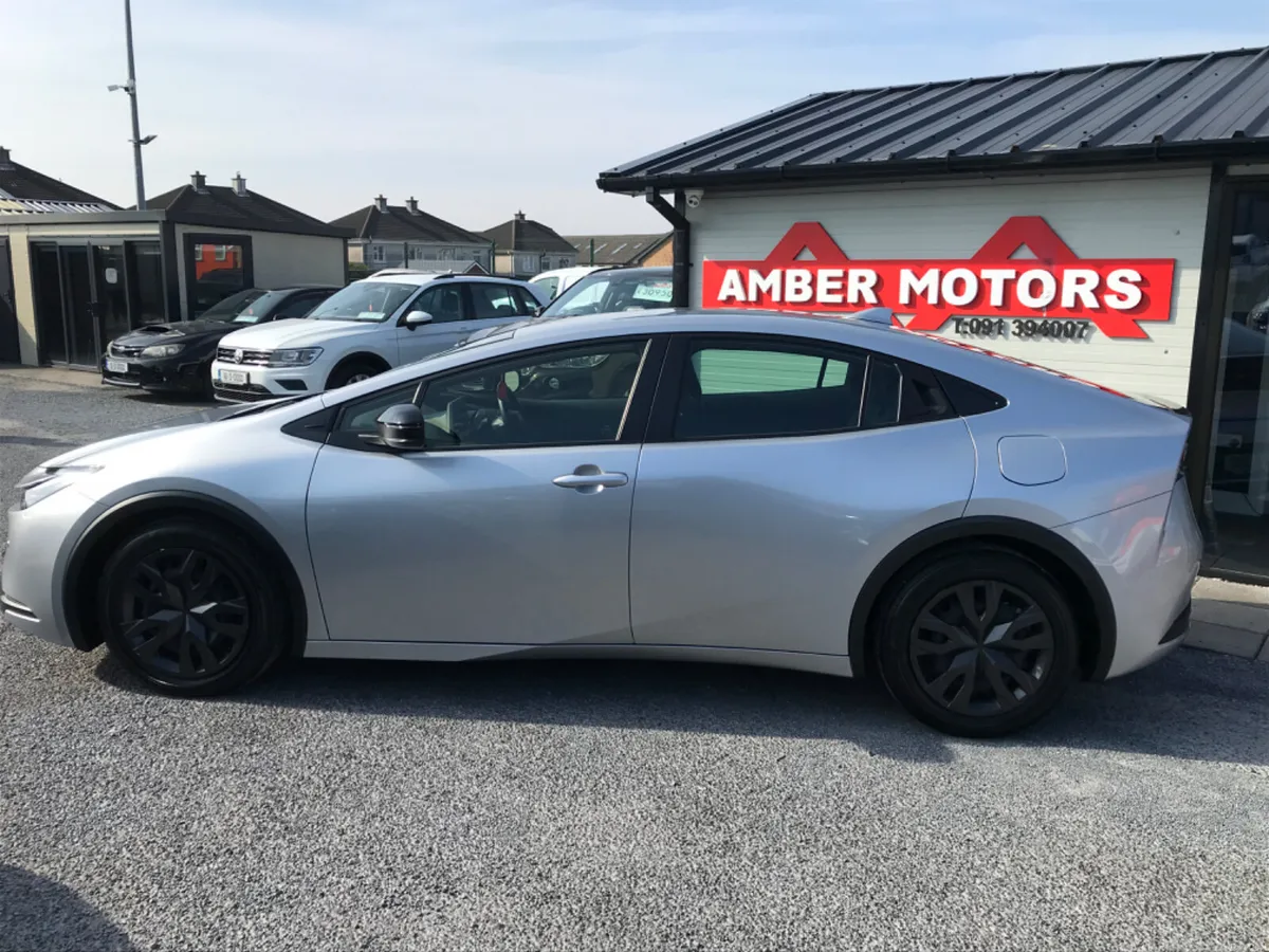 2025 TOYOTA PRIUS SELF CHARGE HYBRID AUTO - Image 4