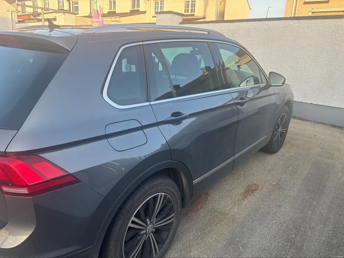 Volkswagen Tiguan 2017 - Image 3