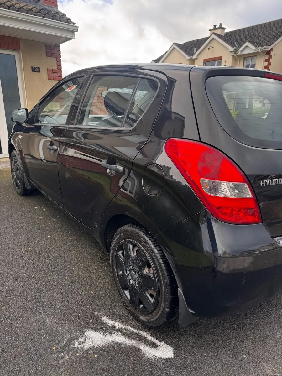 Hyundai i20 2010 - Image 2