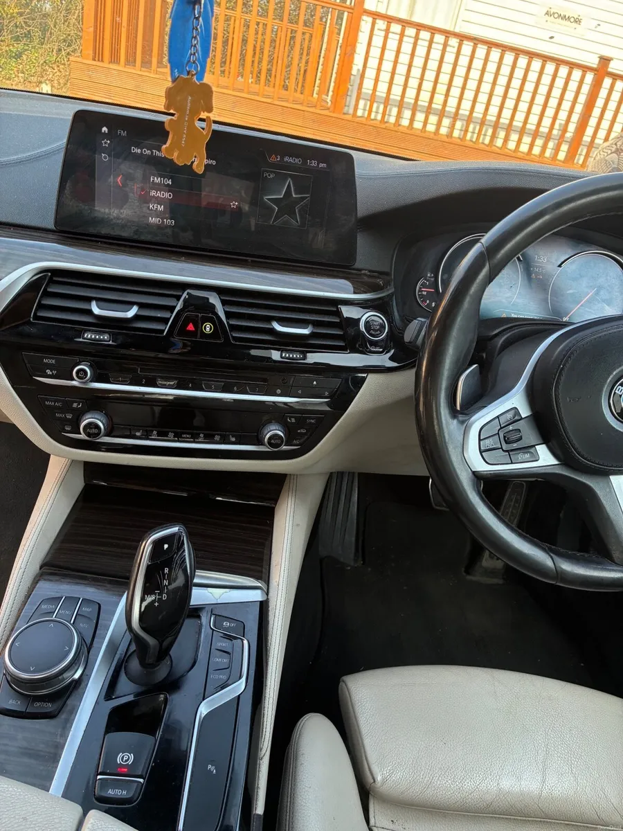 BMW 5-Series 2017 - Image 2