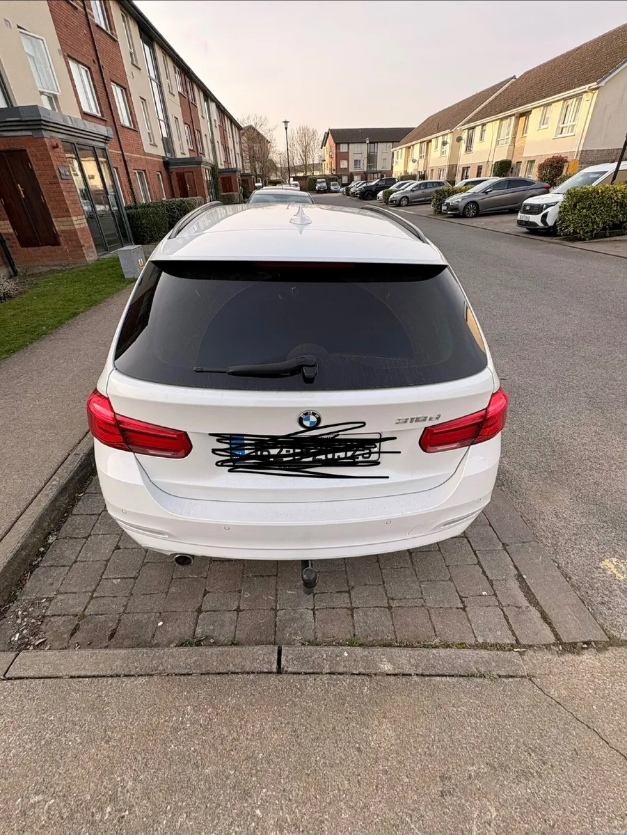 BMW 3-Series 2016 - Image 2