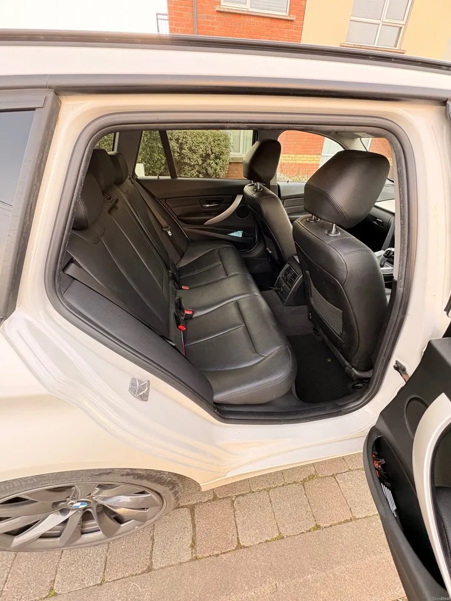 BMW 3-Series 2016 - Image 4