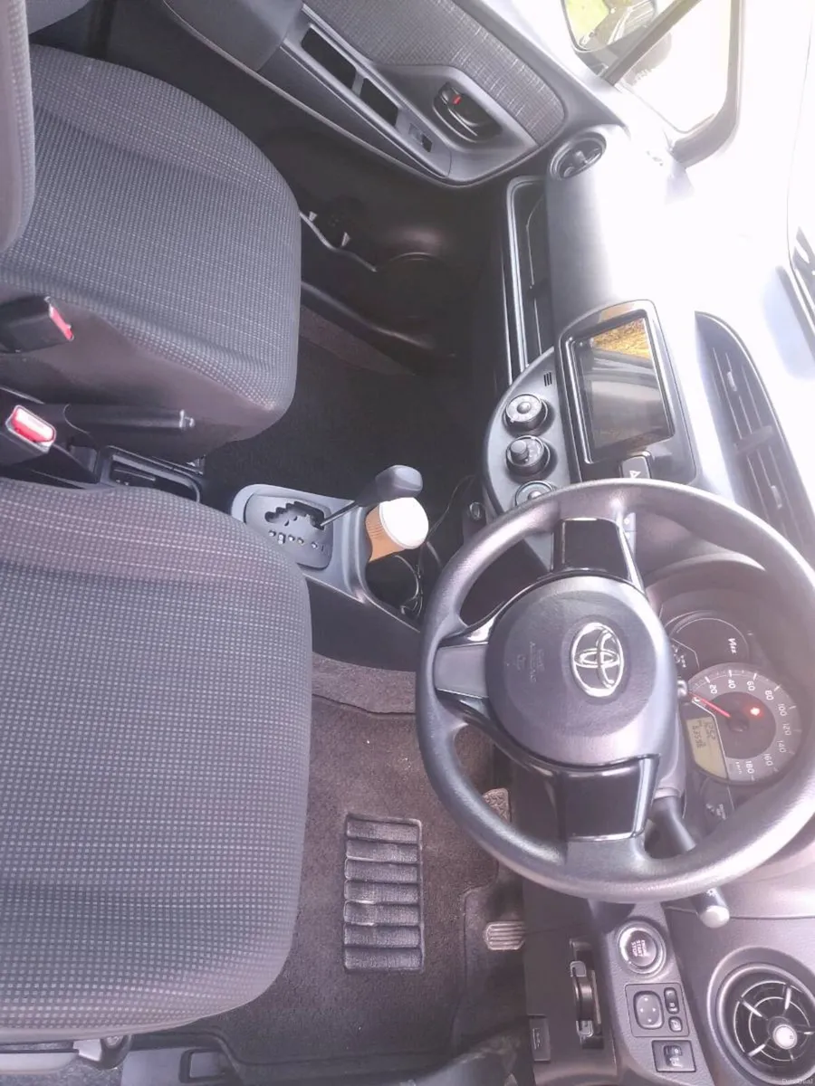 Toyota yaris/vitz  1.0  automatic - Image 3