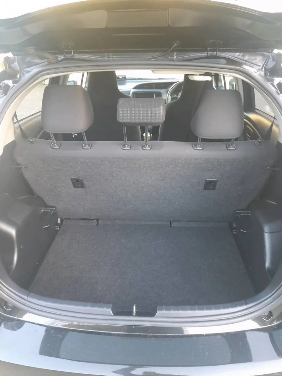 Toyota yaris/vitz  1.0  automatic - Image 4