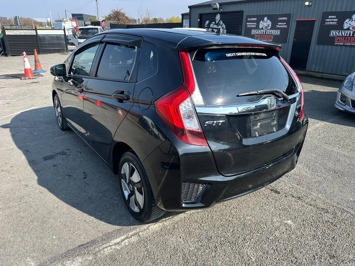 2014 HONDA FIT 1.5L HYBRID LEATHER PACKAGE - Image 3