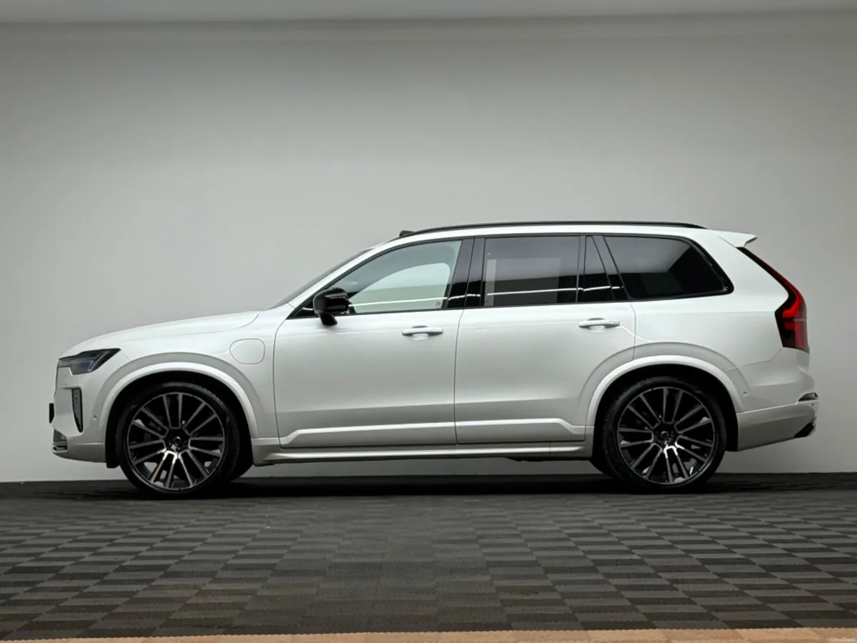 Volvo XC90 ULTRA DARK T8 RECHARGE 2.0 PHEV AWD *7 - Image 4