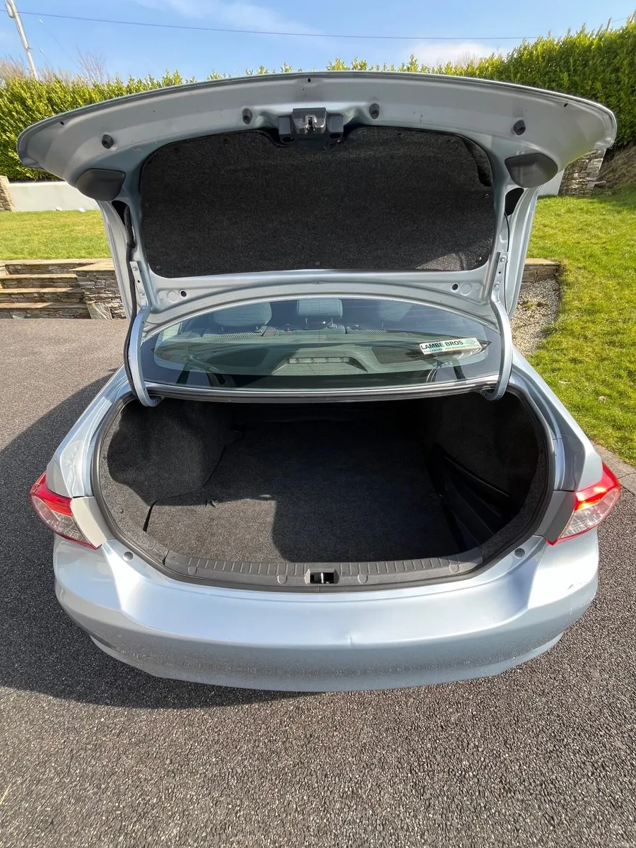 Toyota Corolla 2011 - Image 5