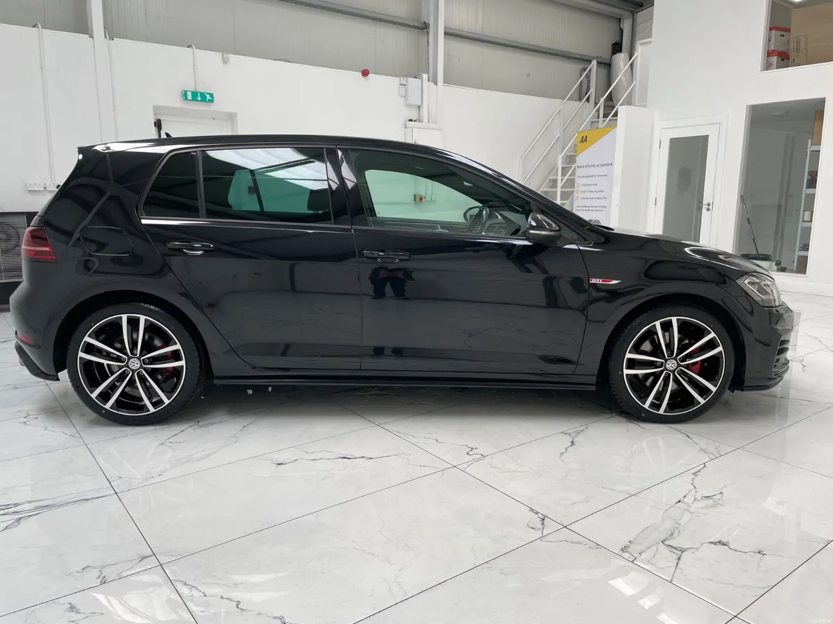 2019 Volkswagen Golf GTI - Image 2