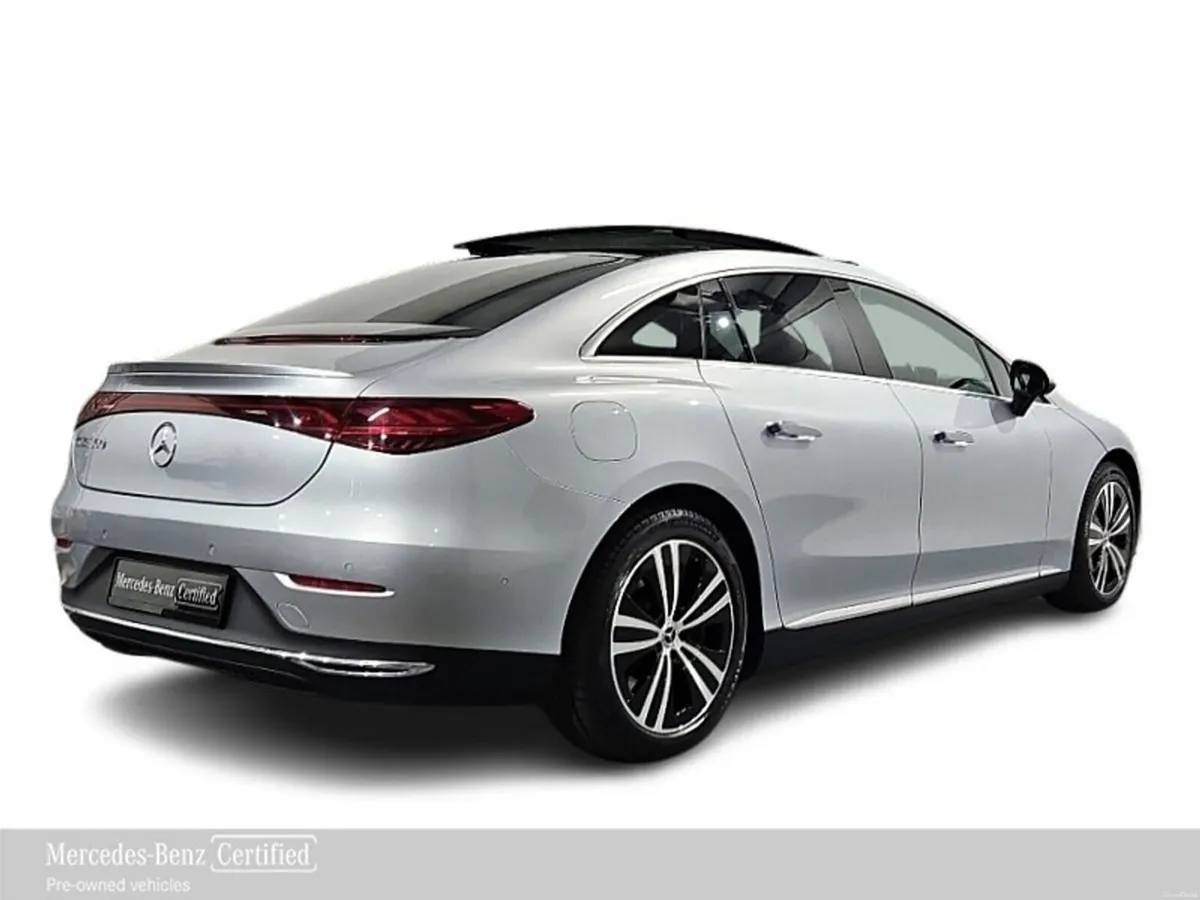 Mercedes-Benz EQE 300 with Panoramic Sunroof/Diamo - Image 4