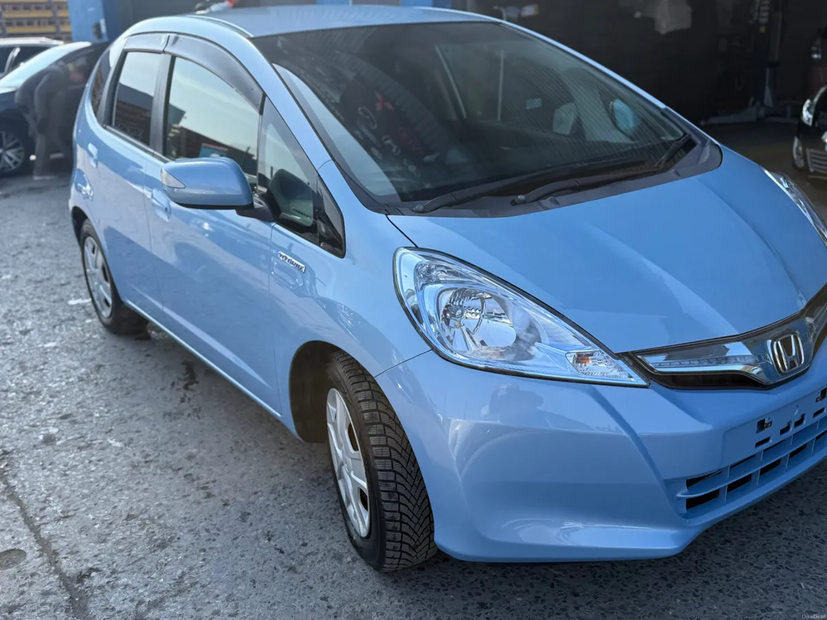 2012 Honda Fit Hybrid Auto/ Luxury trim - Image 3