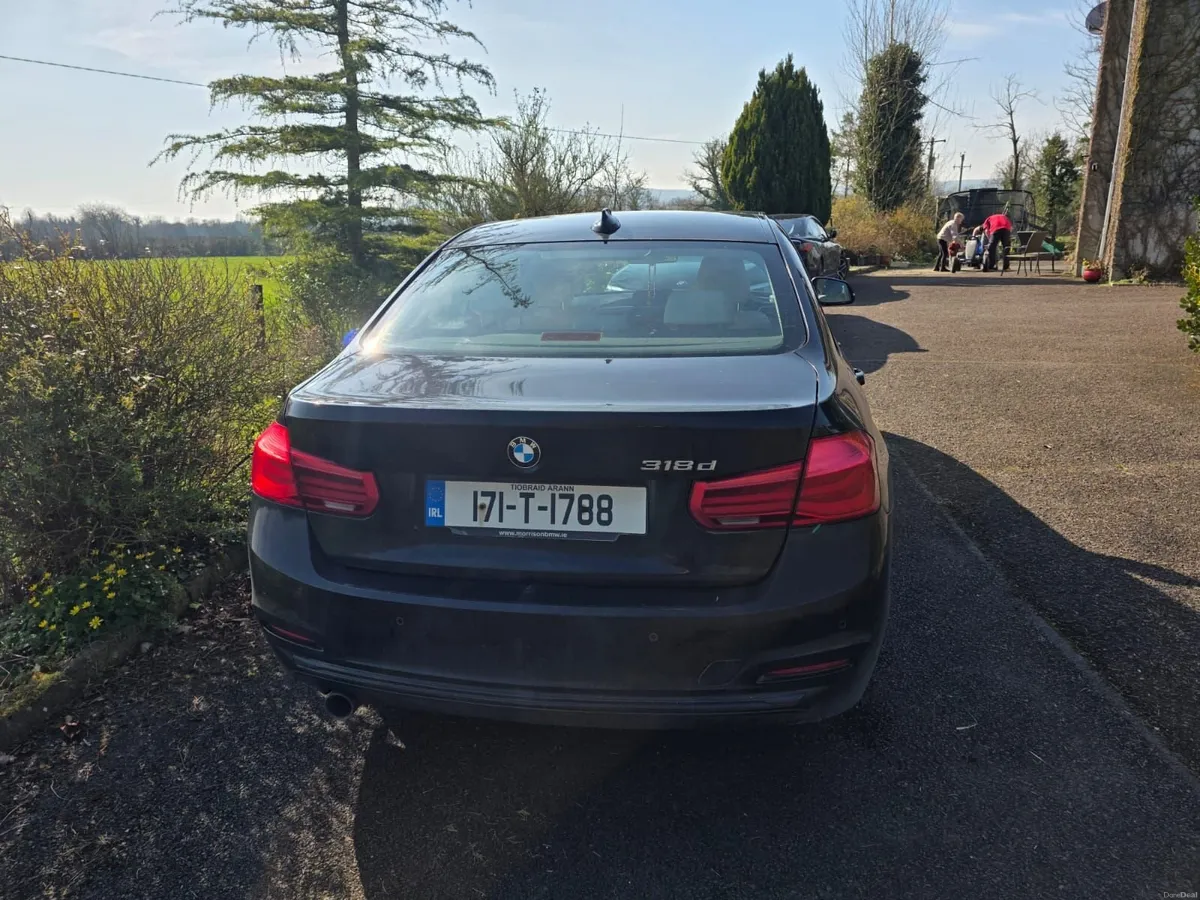 BMW 3-Series 2017 - Image 2