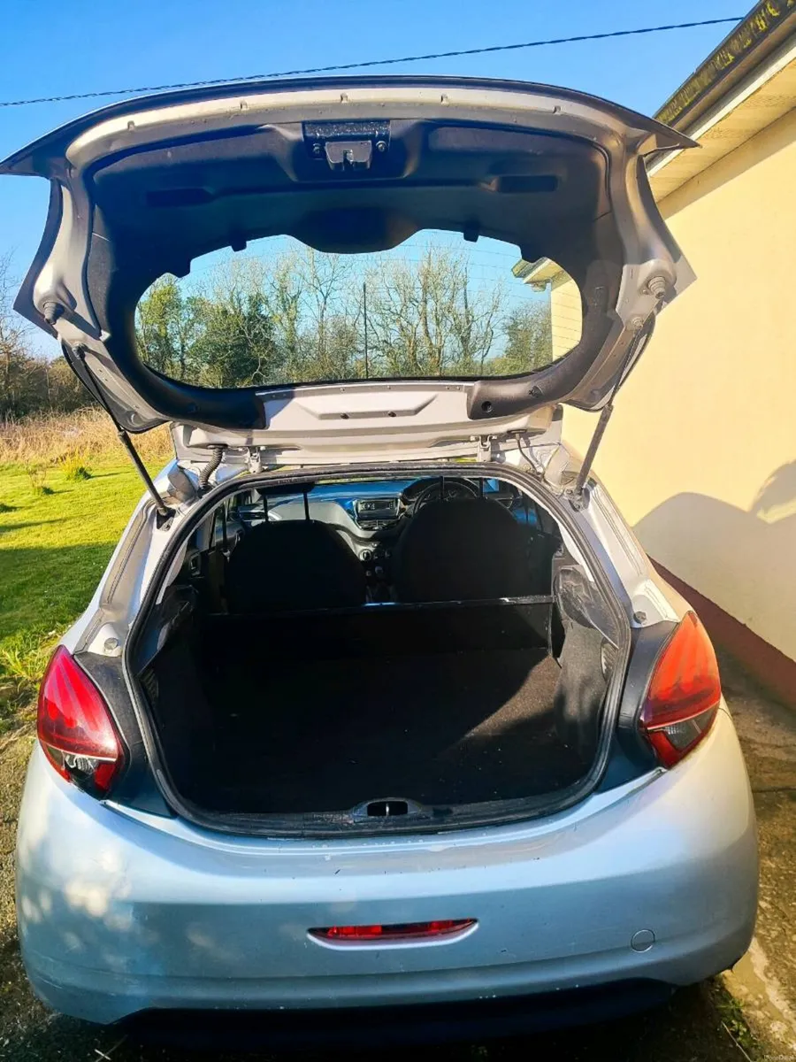 Peugeot 208 - Image 4