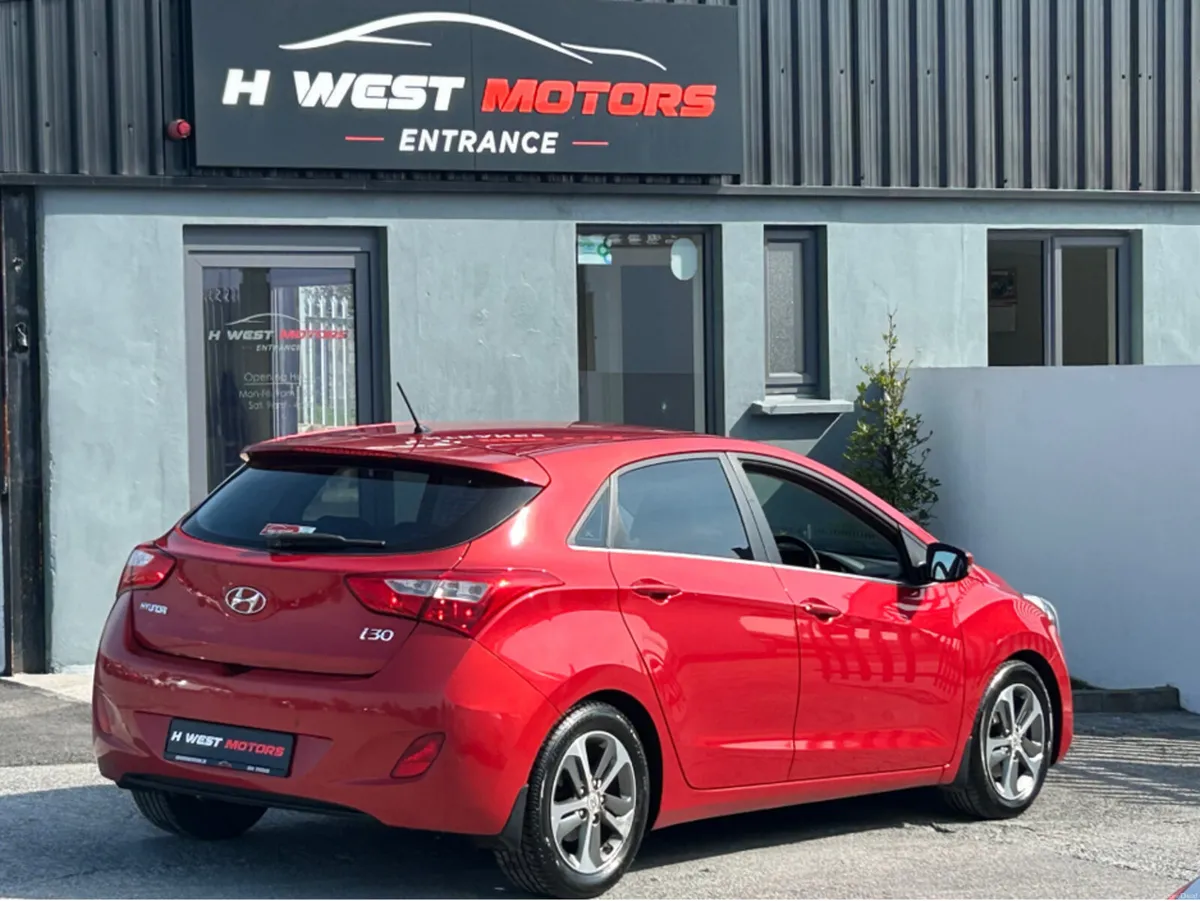 Hyundai i30 DELUXE 4DR 5DR - Image 3