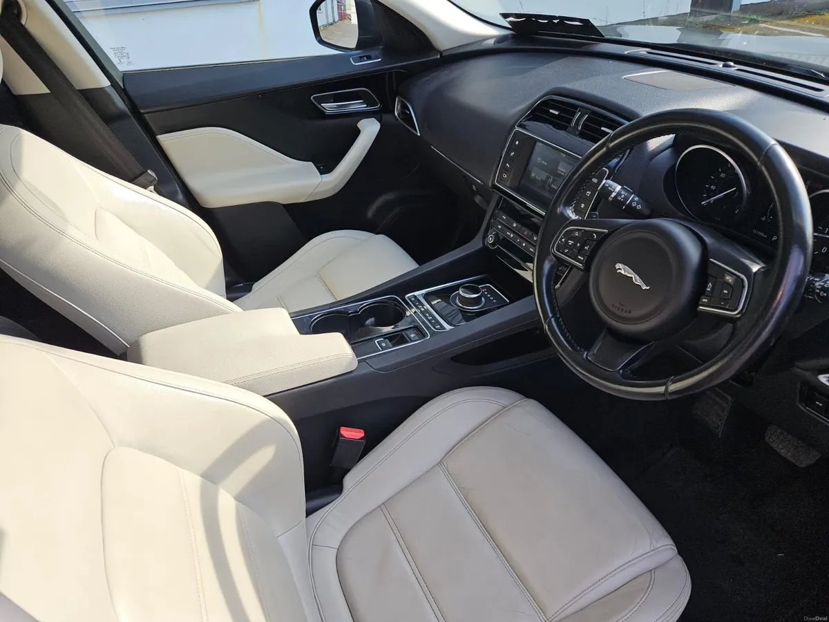 Jaguar F-Pace 2016 - Image 2