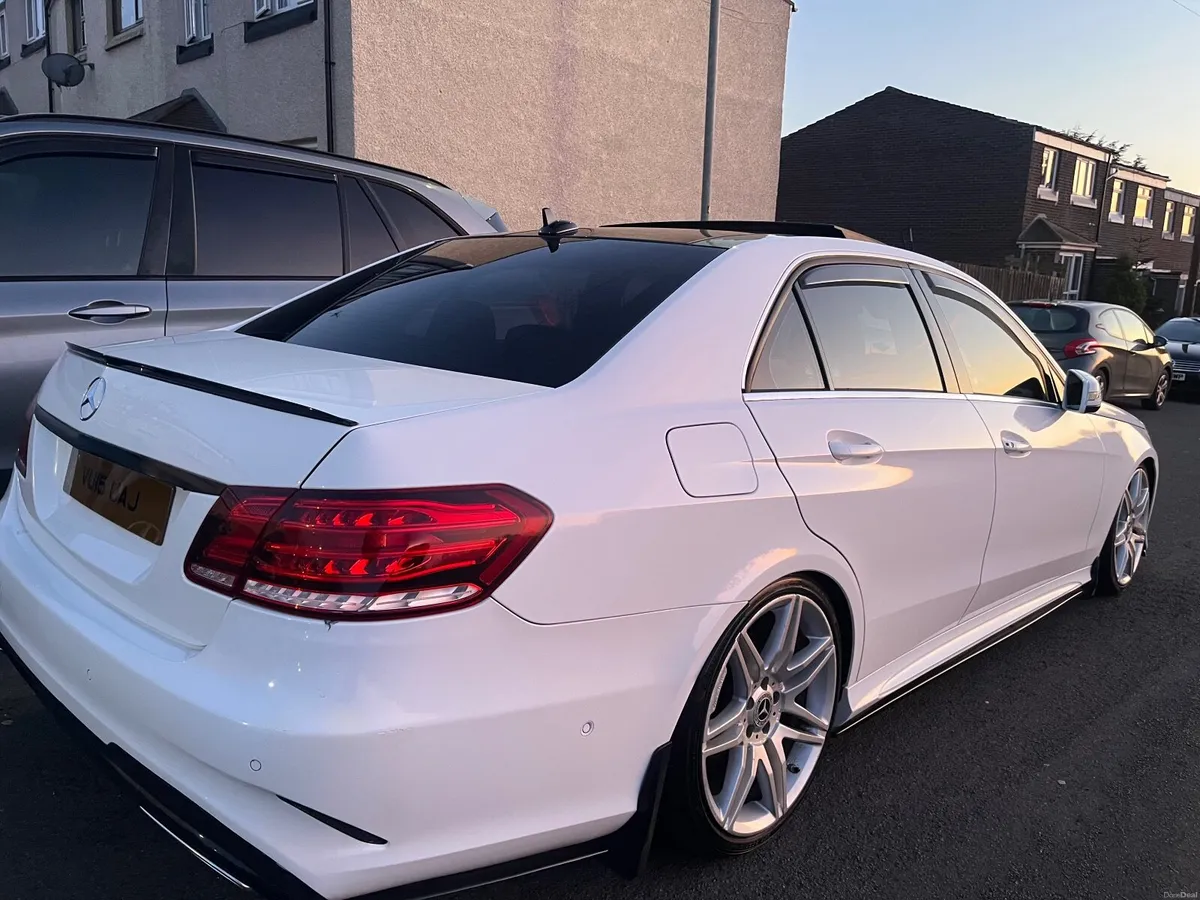 Mercedes-Benz E-Class 2015, pan roof, 19s, mint!! - Image 2
