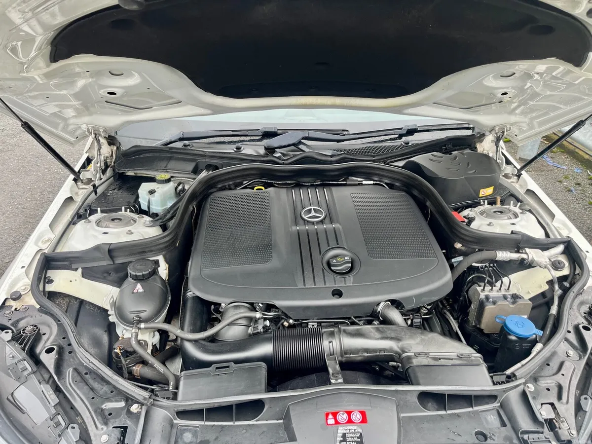 Mercedes-Benz E-Class 2015, pan roof, 19s, mint!! - Image 3