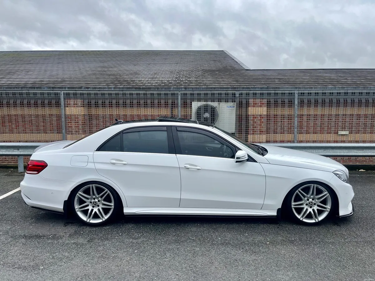 Mercedes-Benz E-Class 2015, pan roof, 19s, mint!! - Image 4