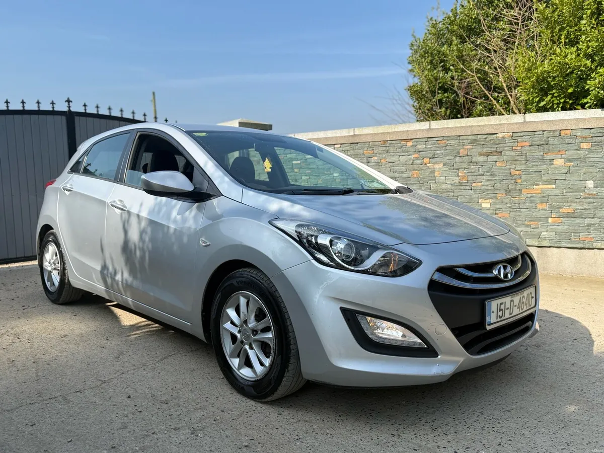 2015 Hyudai i30 1.4 petrol2 keys - Image 1