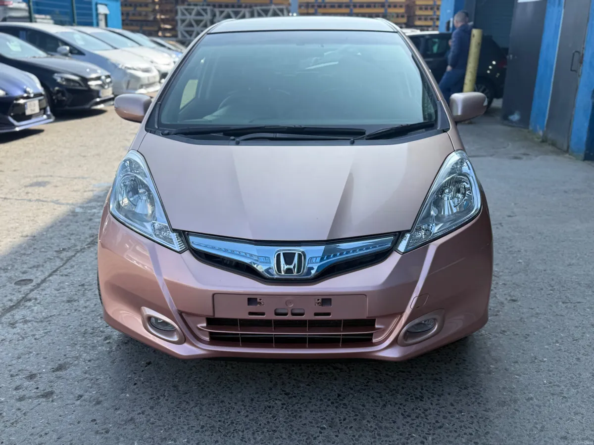 2013 Honda Fit Hybrid Automatic/ She,S Fine Style - Image 2