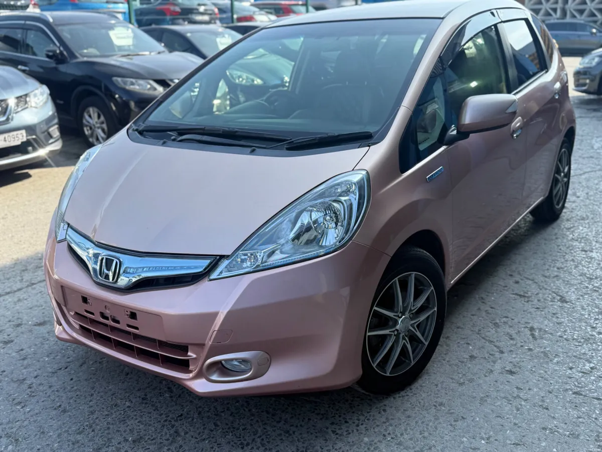 2013 Honda Fit Hybrid Automatic/ She,S Fine Style - Image 1