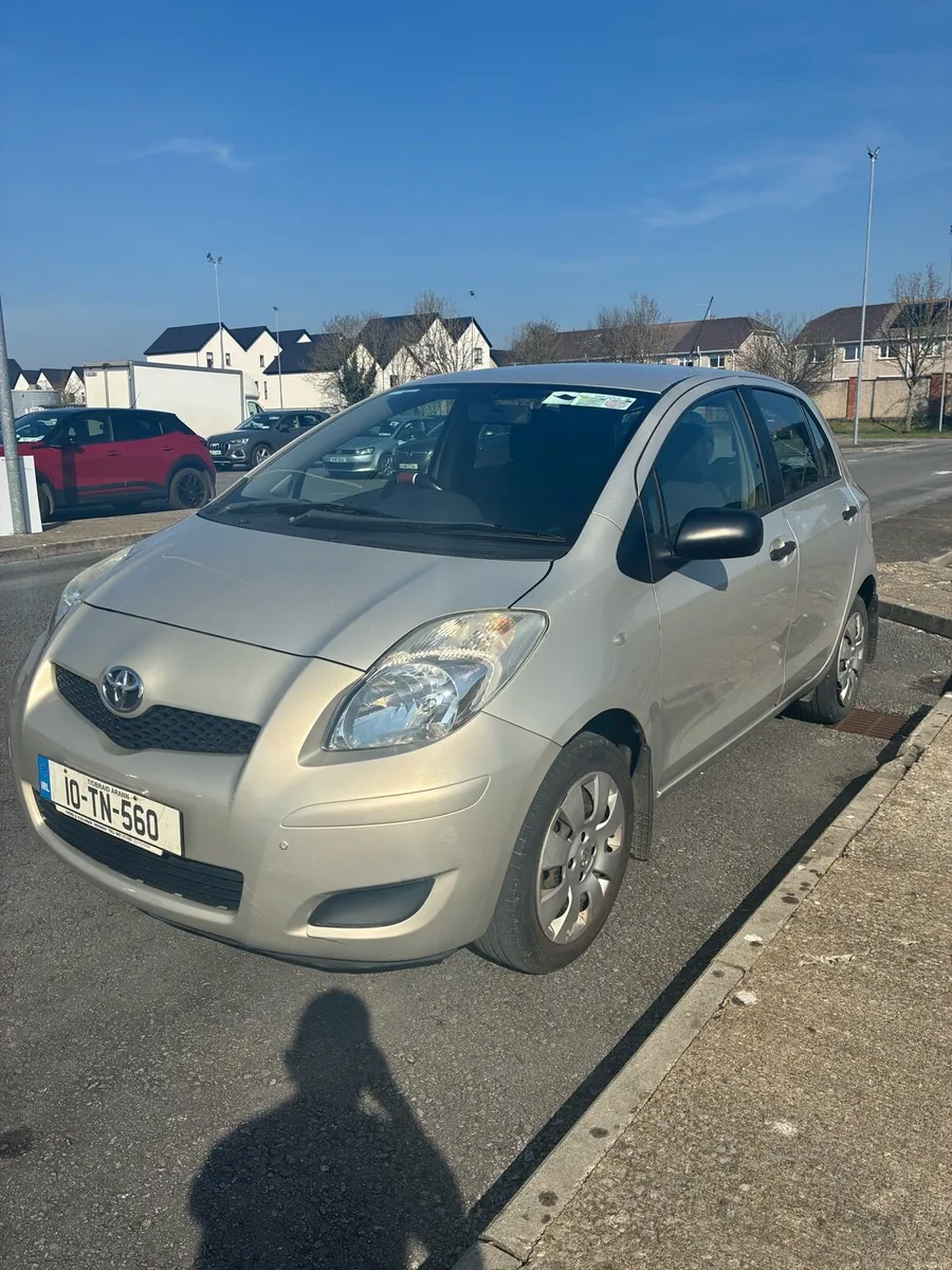 2010 Toyota Yaris ONE OWNER - Image 3