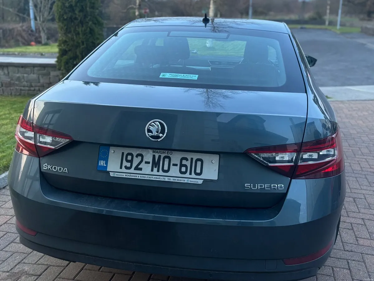 Skoda Superb 2019 - Image 2