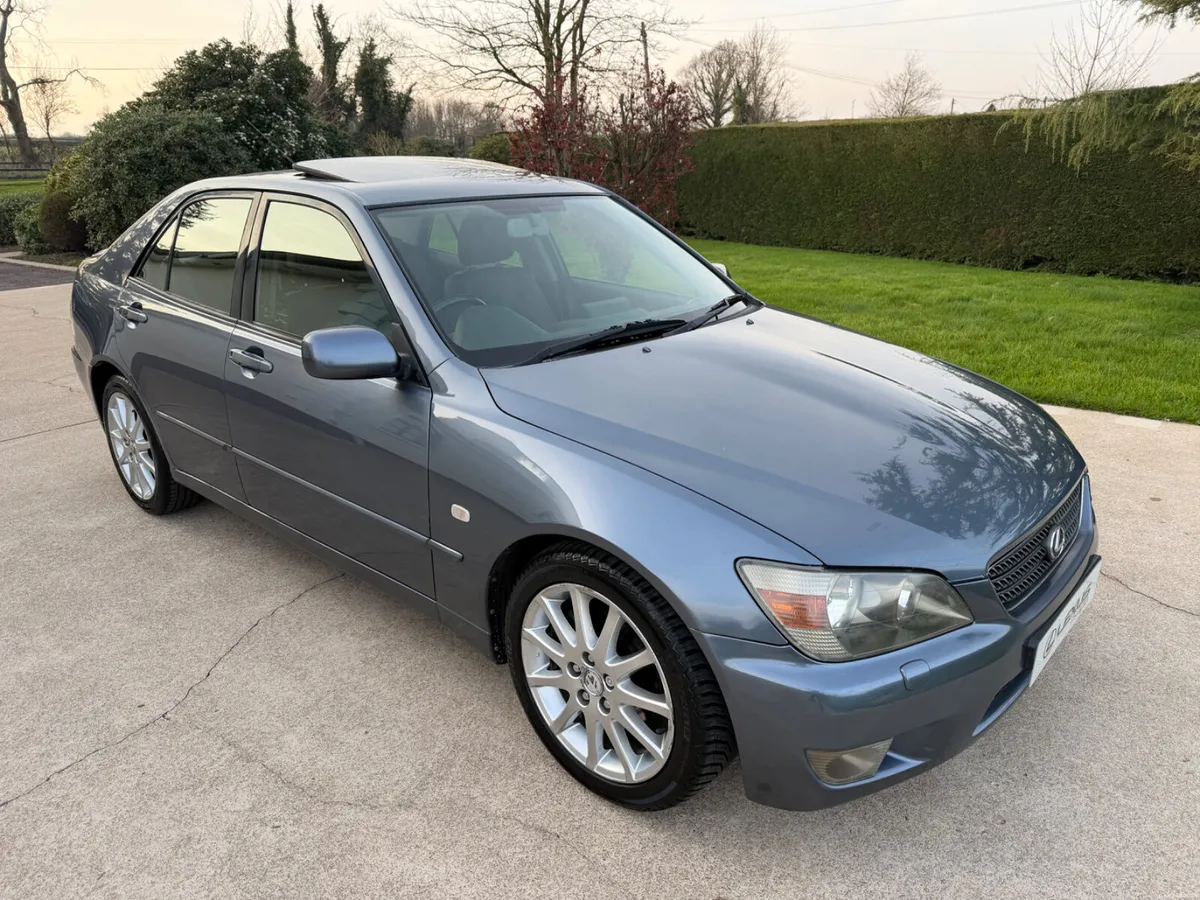 2005 LEXUS IS200 SE | BLACK LTH | NAV | SUNROOF - Image 3