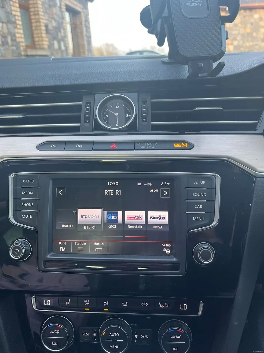 Volkswagen Passat 2016 - Image 2