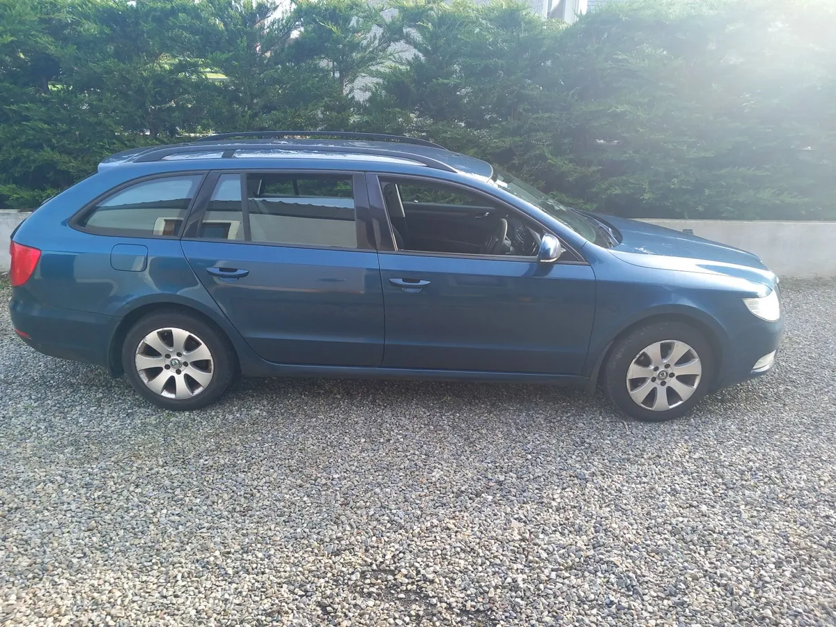 Skoda Superb 2012 - Image 4