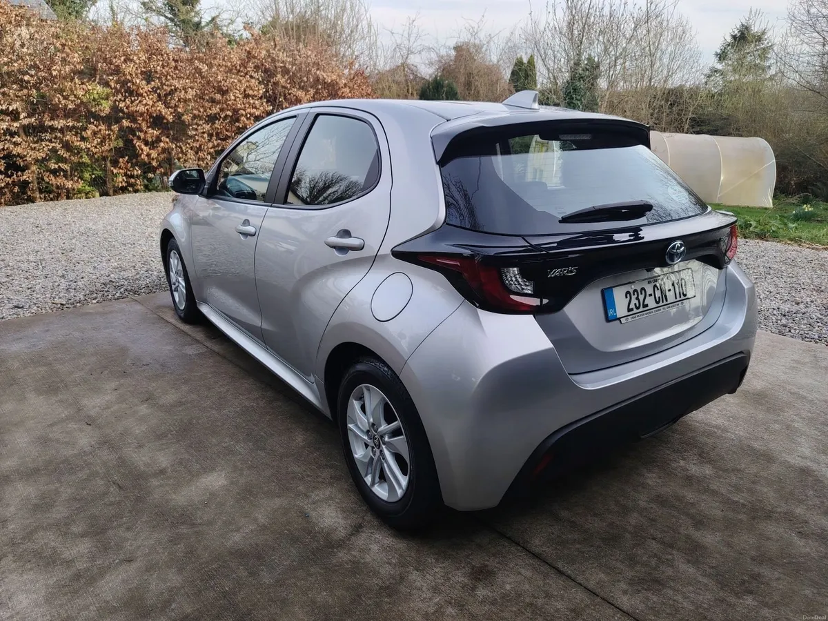 Toyota Yaris 2023 - Image 2