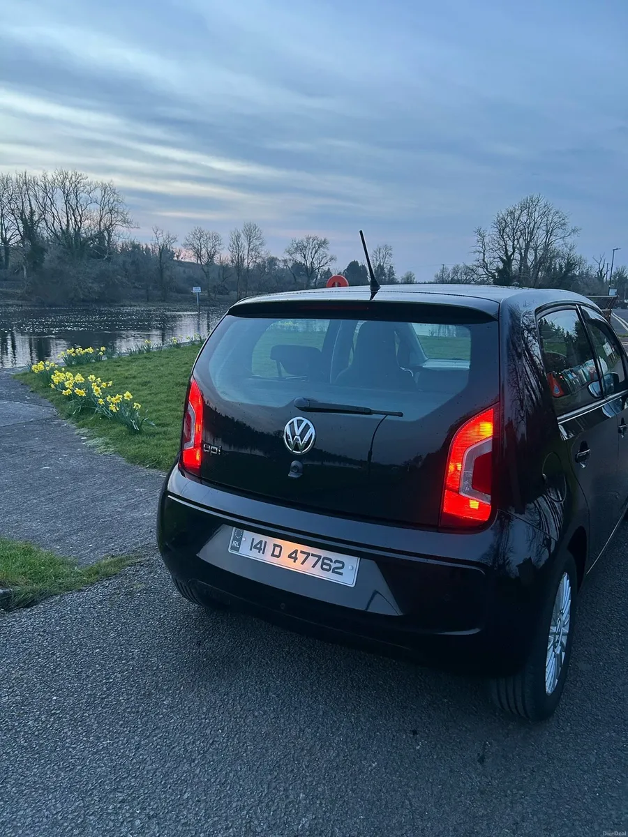 141 VW Up! Automatic, Black, Excellent Condition - Image 4
