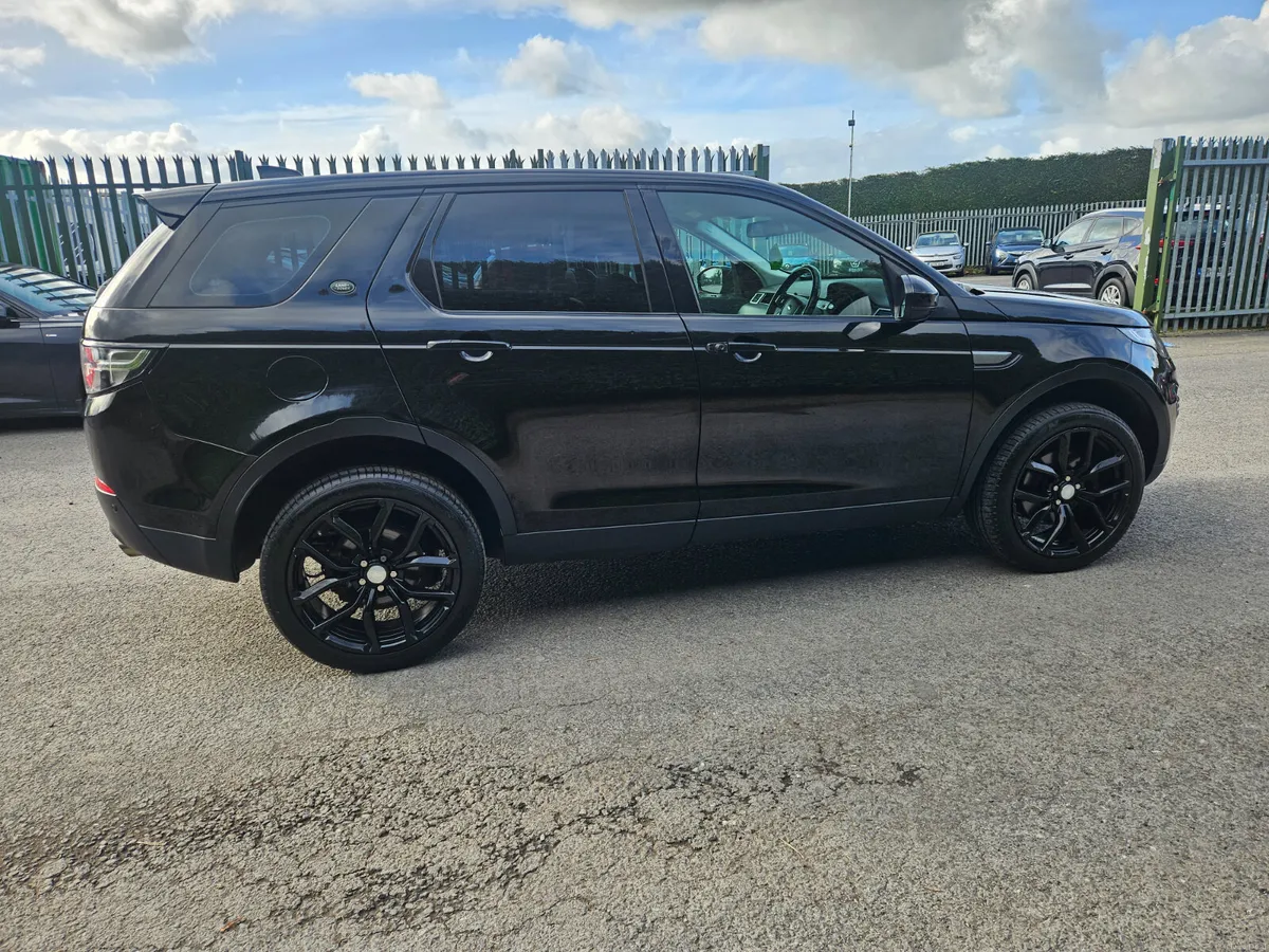 Land Rover Discovery Sport 2018 2.0D AUTO 7 Seats - Image 4