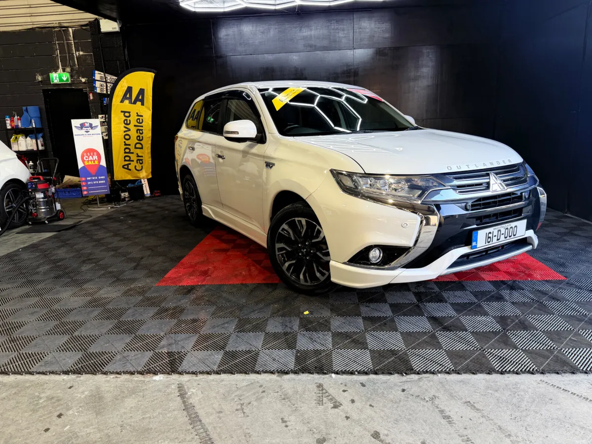 2016 Mitsubishi Outlander PHEV - Image 2