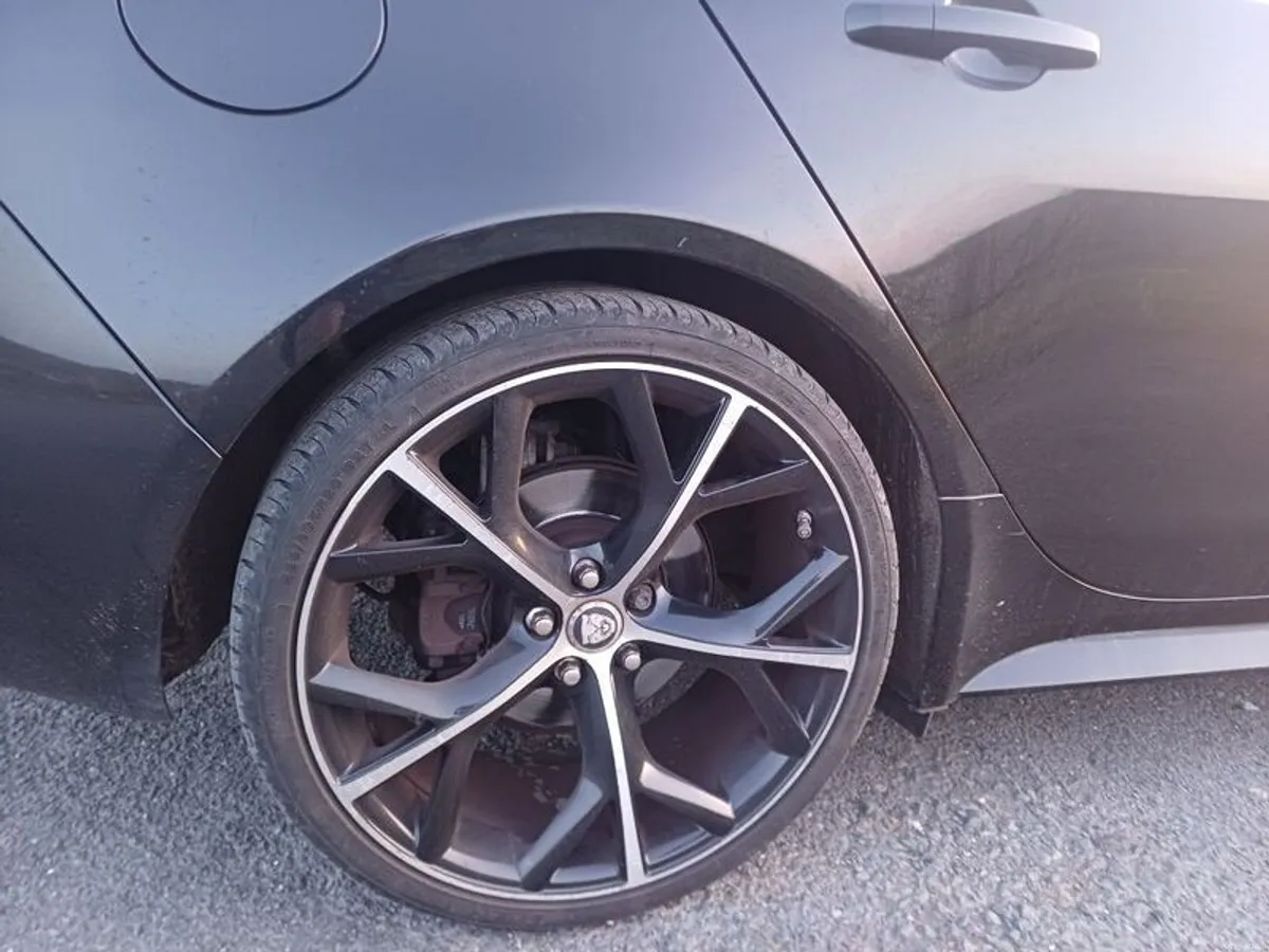 2016 Jaguar Xe r sport - Image 3