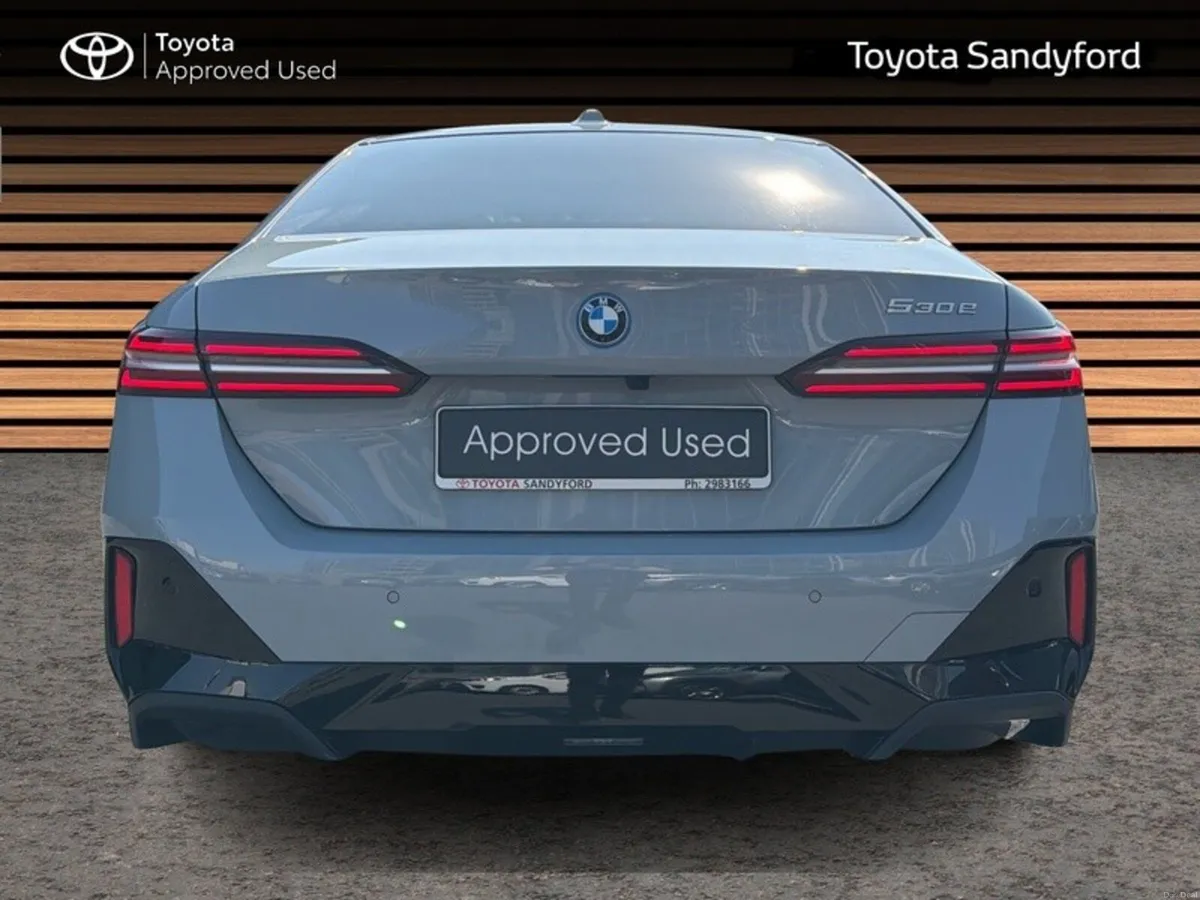 BMW 5-Series 530E M SPORT PHEV AUTO // LEATHER HEA - Image 4