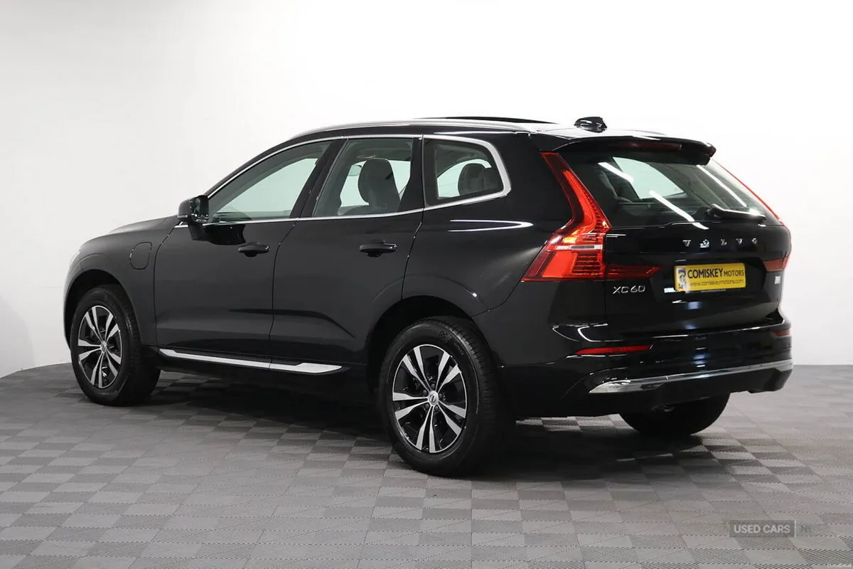Volvo XC60 h T6 Core - Image 4