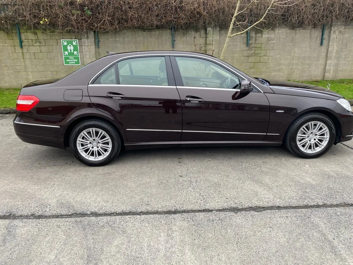 Mercedes-Benz E-Class 2011 - Image 1