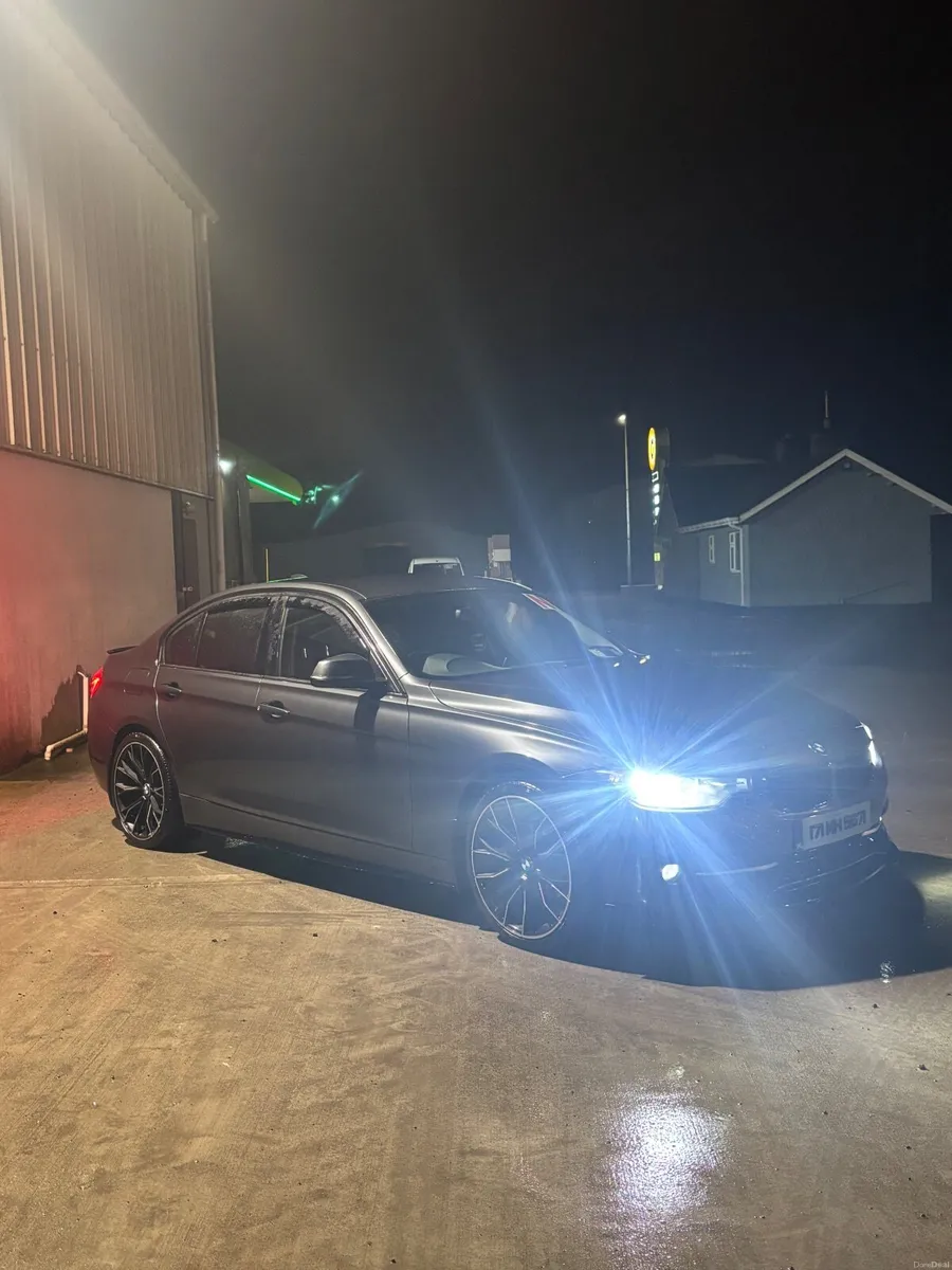 BMW 3-Series 2017 - Image 2
