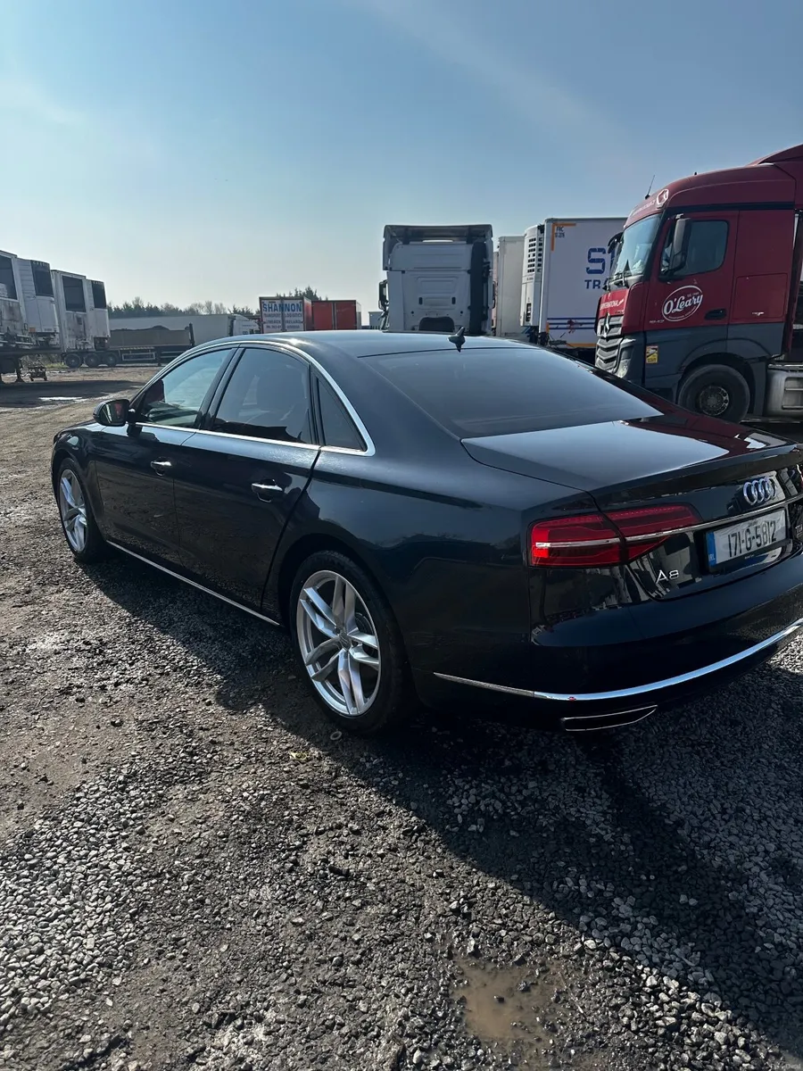 Audi A8 2017 - Image 2