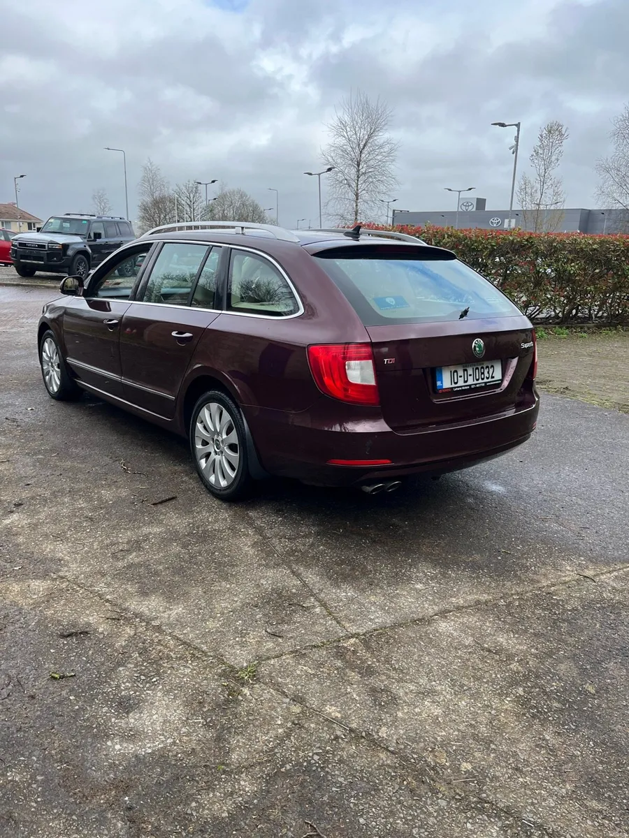 Skoda Superb Elegance Estate - Image 3