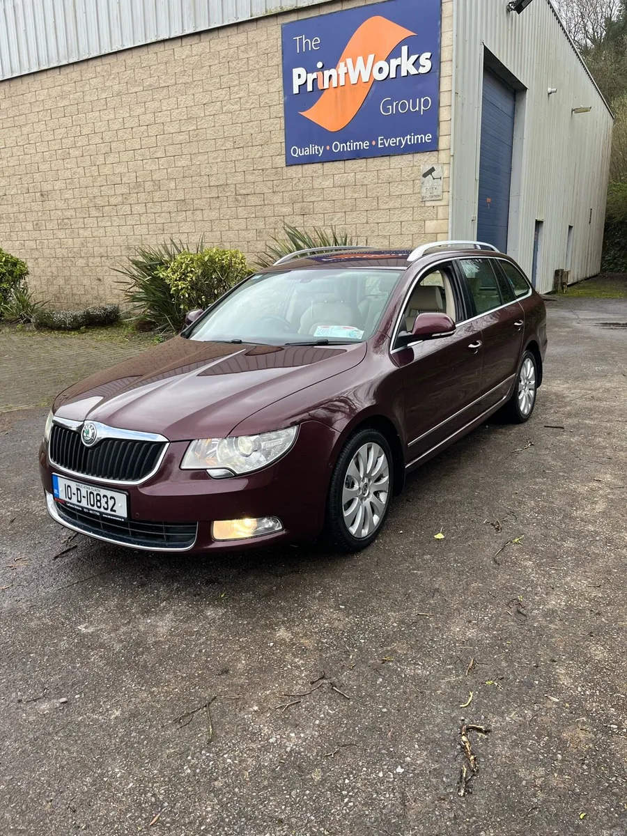 Skoda Superb Elegance Estate - Image 2
