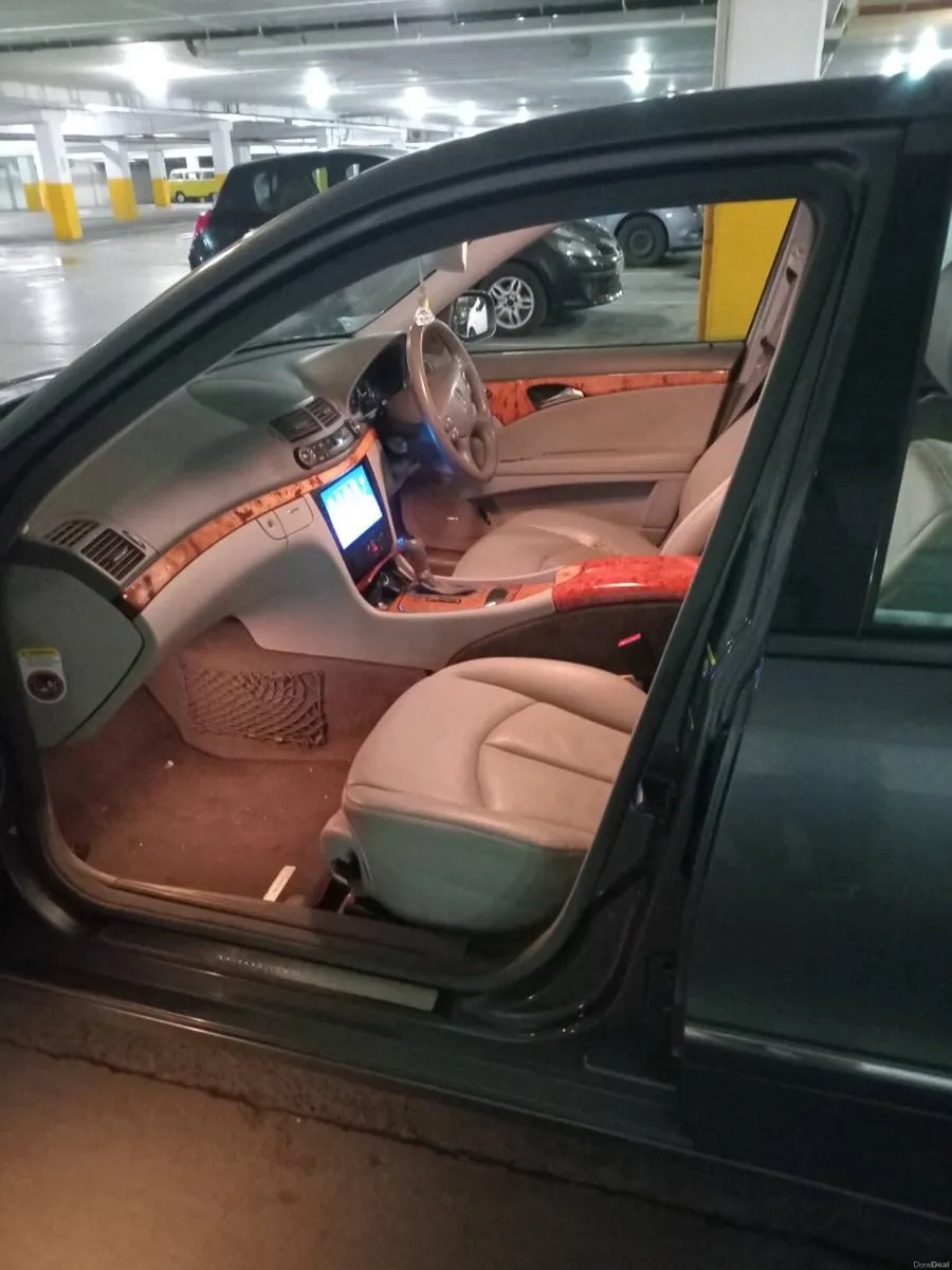 Mercedes-Benz E-Class 2008 - Image 2