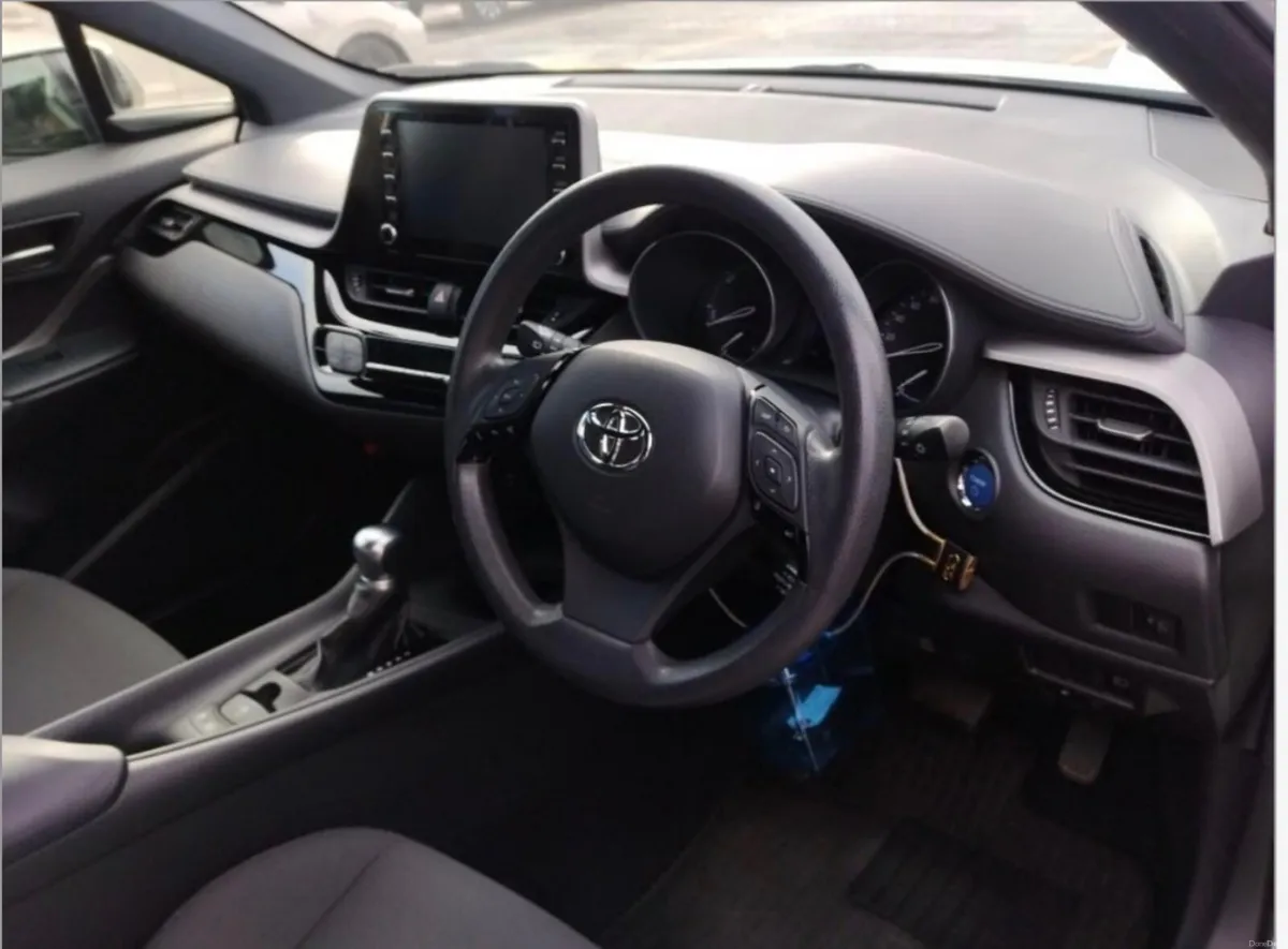 Toyota C-HR 2020,Automatic 1.8 petrol-hybrid - Image 4